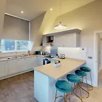 The Stylish Penthouse Of - Sleeps 7 *