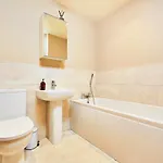 The Stylish Penthouse Of - Sleeps 7 アパート