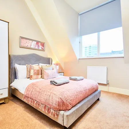 The Stylish Penthouse Of - Sleeps 7 Harrogate