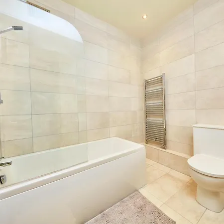 The Stylish Penthouse Of - Sleeps 7 * 해러게이트