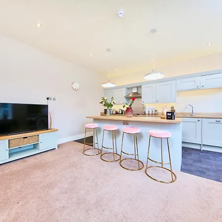 The Stylish Penthouse Of - Sleeps 7 해러게이트