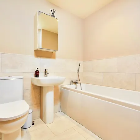 The Stylish Penthouse Of - Sleeps 7 아파트