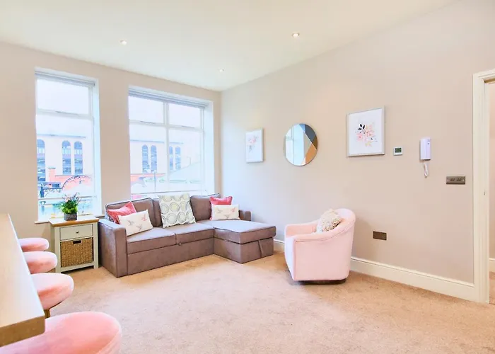 The Stylish Penthouse Of - Sleeps 7 *